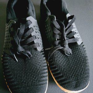 Black Whitin sneakers sz 8